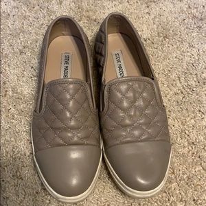 Steve Madden ecntricq slip ons